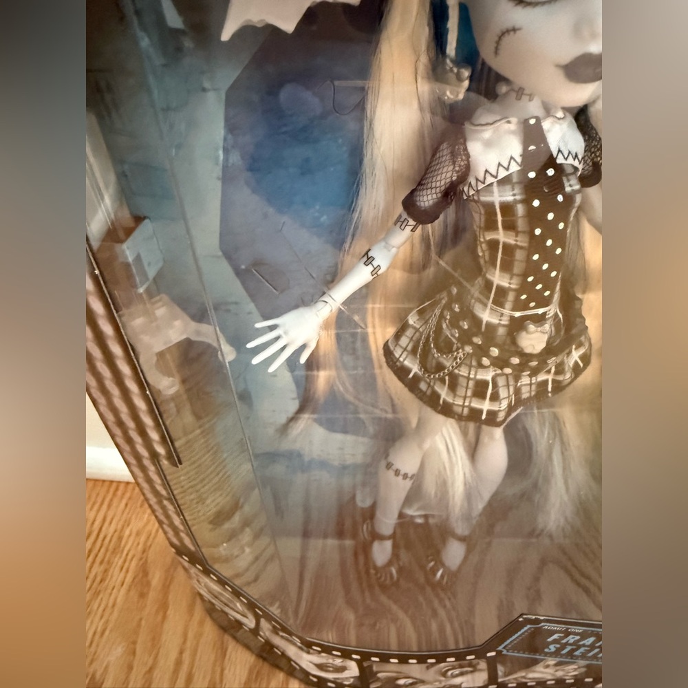 Nwt Mattel Monster High Reel Drama Frankie Stein Doll - NRFB - Picture 4 of 8